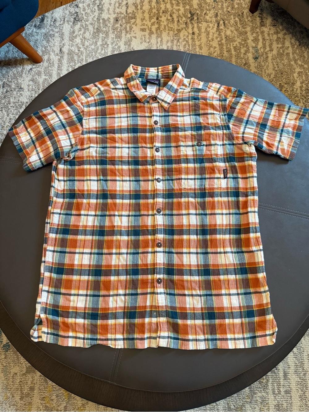 Patagonia 100% Organic
Crinkle Cotton Plaid
Short Sleeve Button Shirt. L